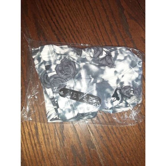 One Size 10-14 Eevee Grey Off White Rose Flower Floral Buttery Soft Leggings NWT - Picture 3 of 4